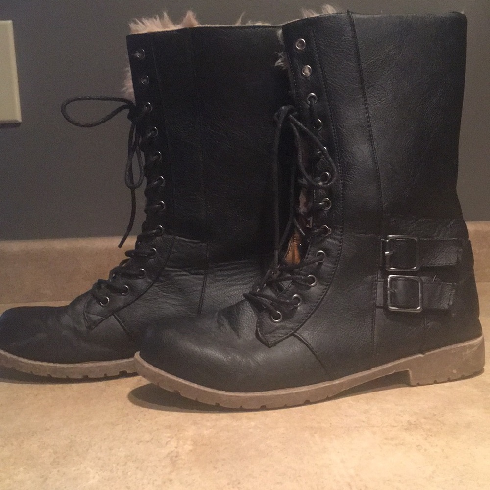 Black Boots with Faux Fur Lining
